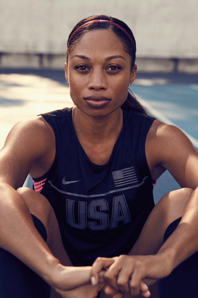A imagem é uma foto da atleta olímpica Allyson Felix.